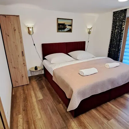 Kominkowy Zakatek Apartment Pyzowka
