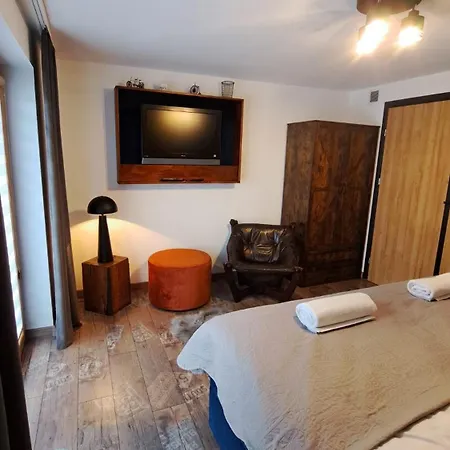 Kominkowy Zakatek Apartment Pyzowka